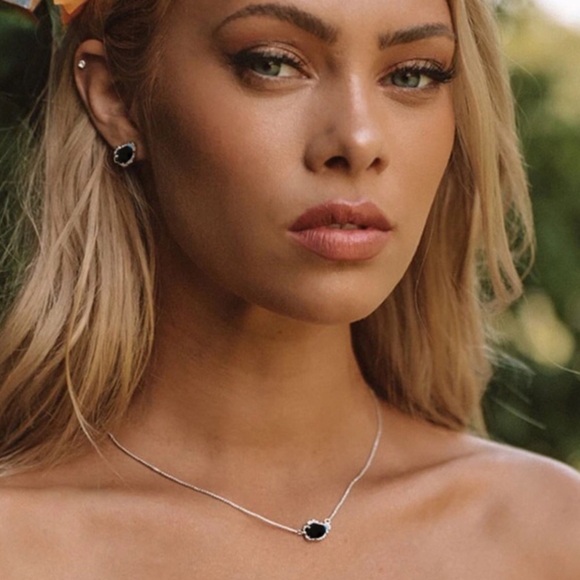 KENDRA SCOTT • Tess Black Opaque Glass Necklace - Picture 3 of 4